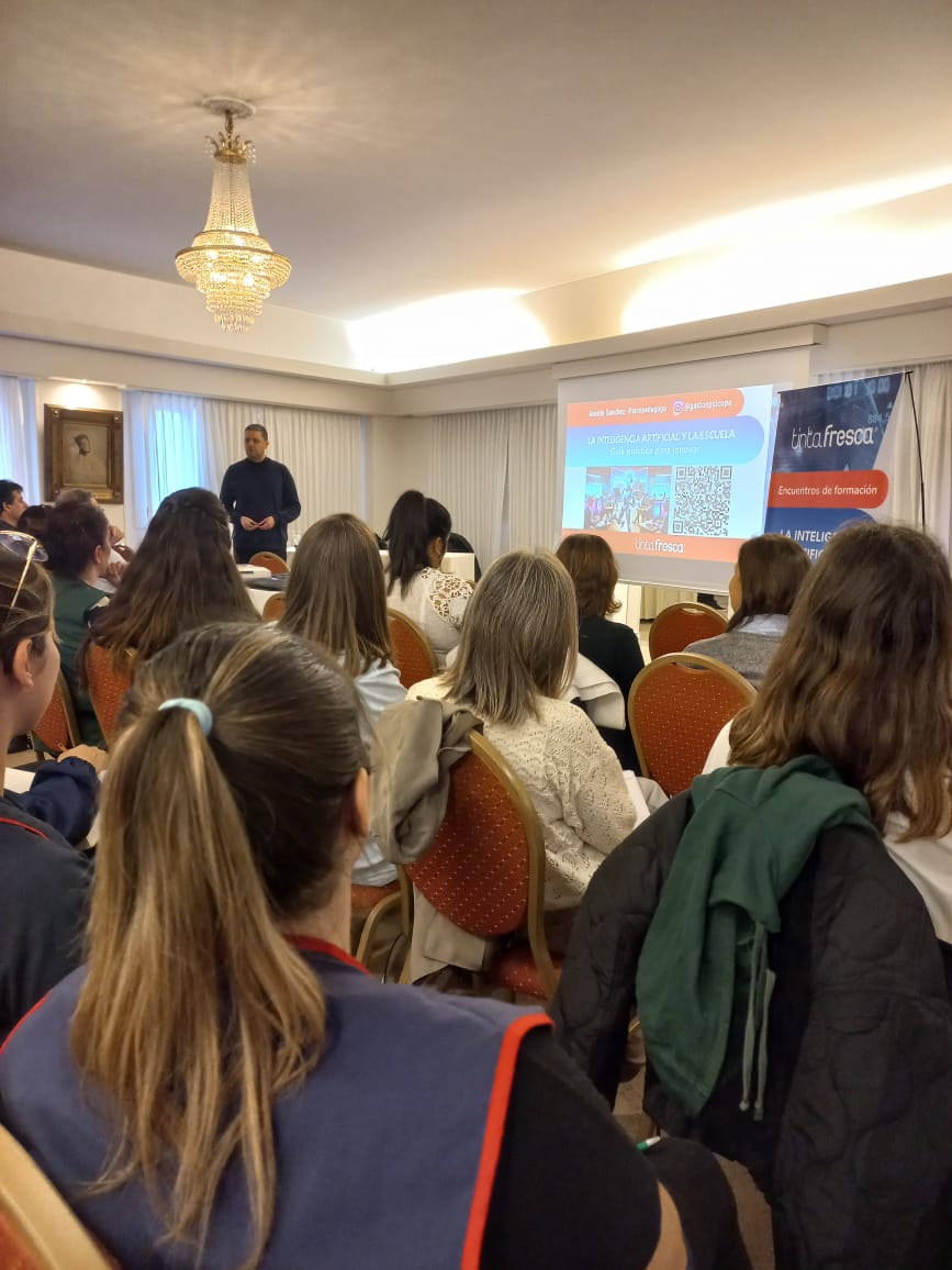Encuentro de formación sobre inteligencia artificial y escuela con Gastón Sánchez